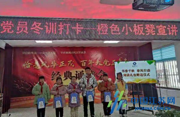 多尼克F1的乒乓球胶皮怎么涂胶水啊？游戏画面